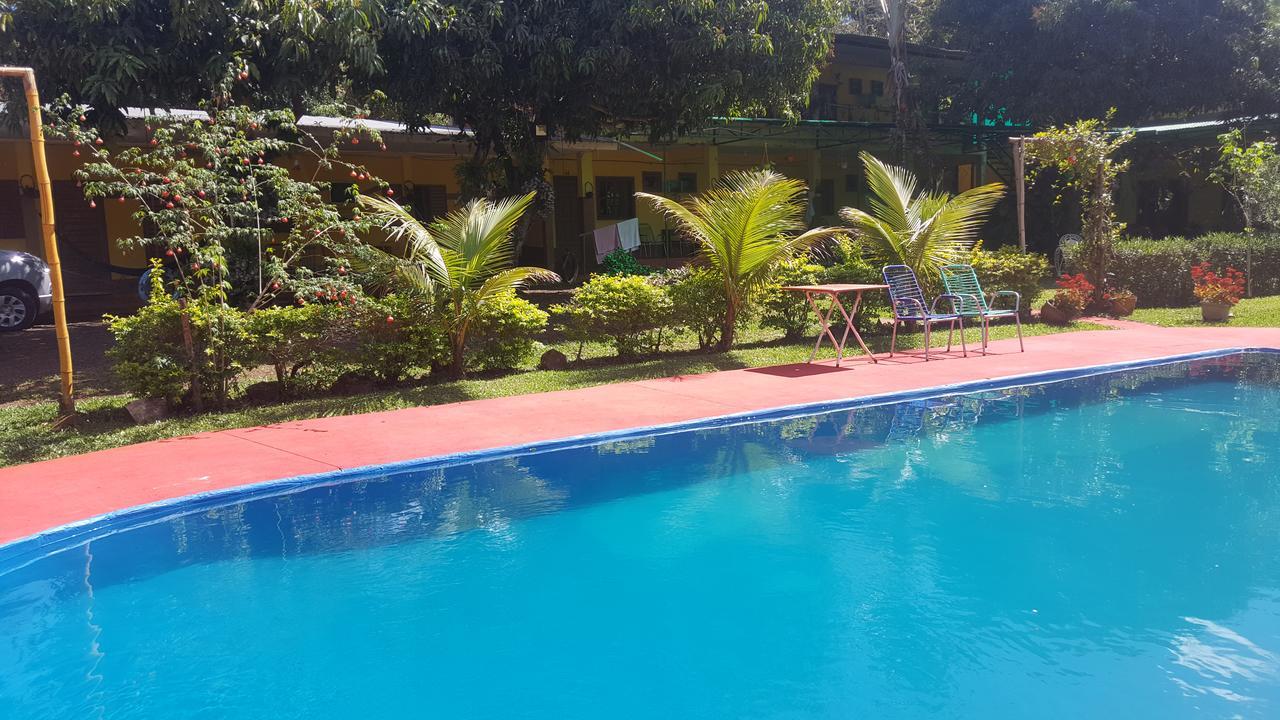 Hotel Y Residencial Amigos Puerto Iguazú Exterior foto